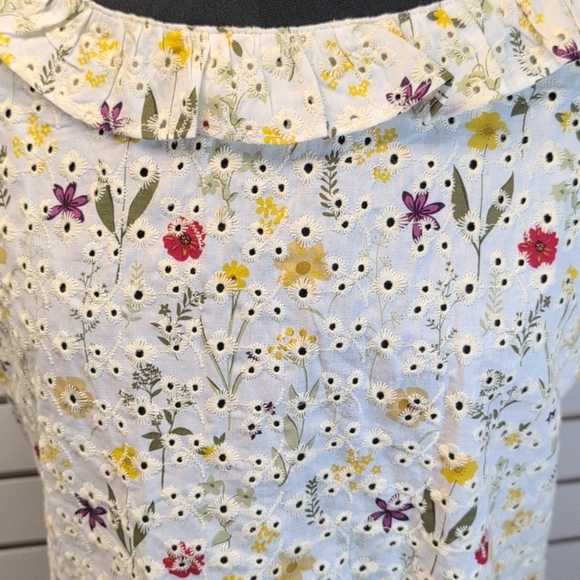 Solitaire Printed Eyelet Shoulder Tie Blouse with Ruffle detail NWT Size L - Picture 4 of 8